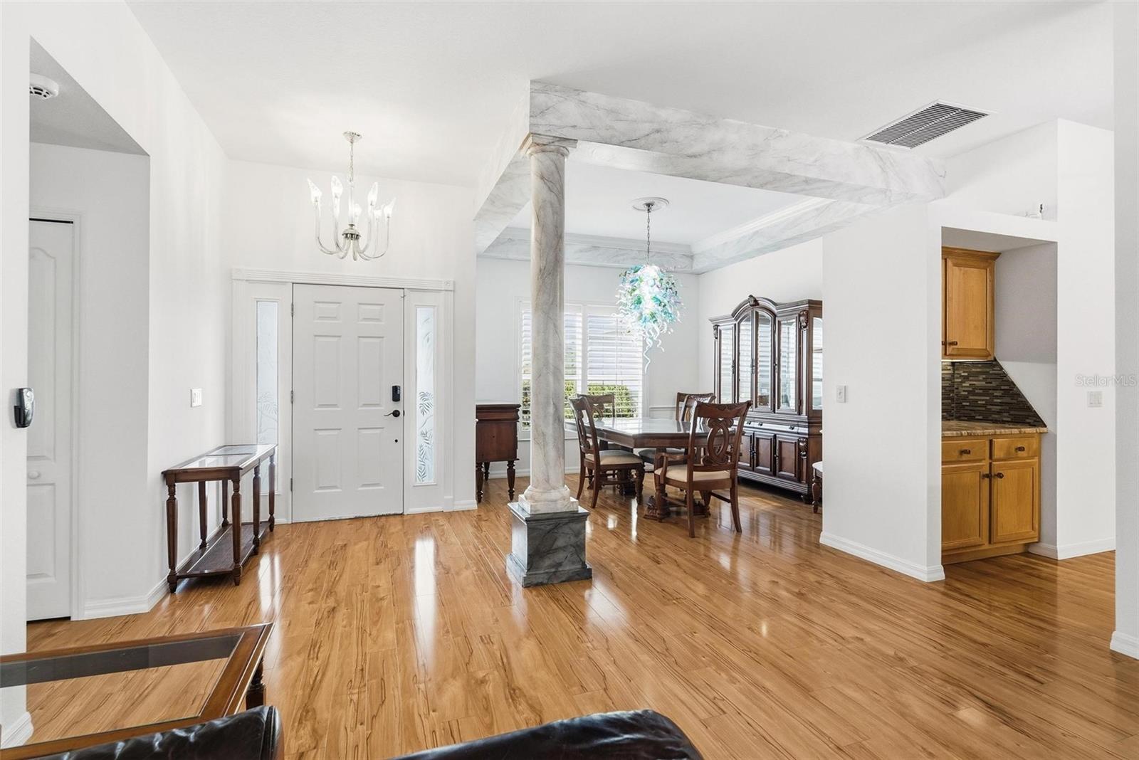 Image 8 of 93 For 646 Hand Avenue