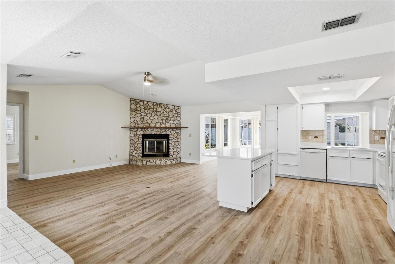 Image 10 of 73 For 33 Sea Harbor