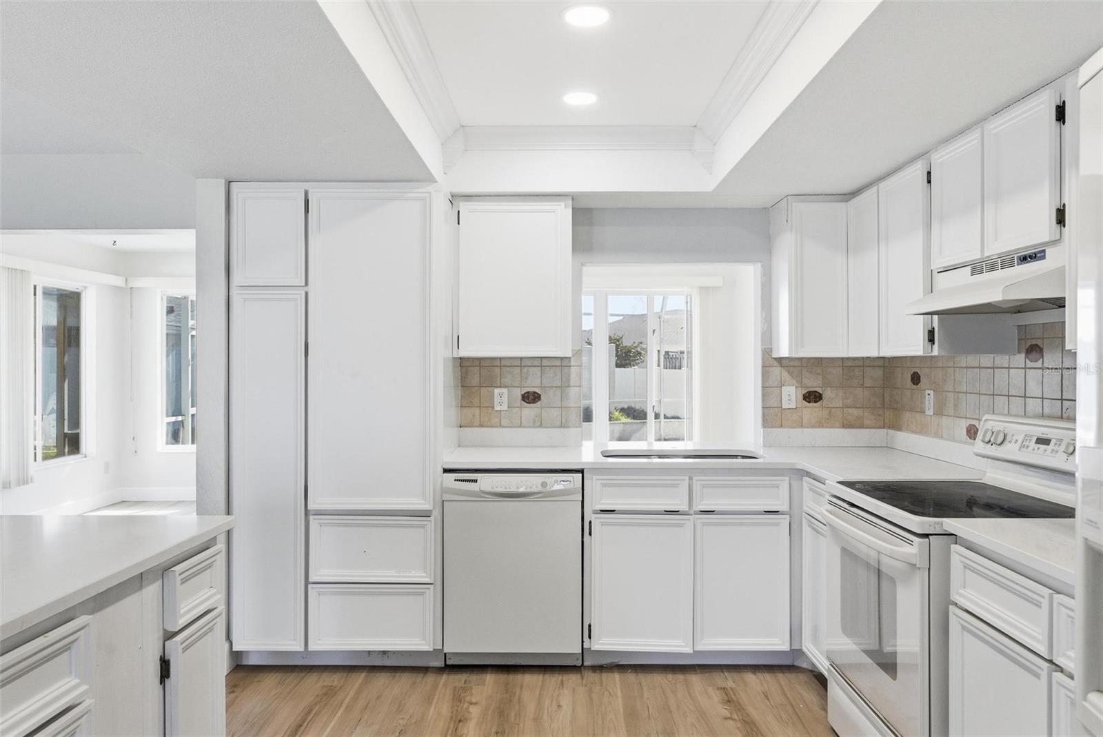 Image 13 of 73 For 33 Sea Harbor