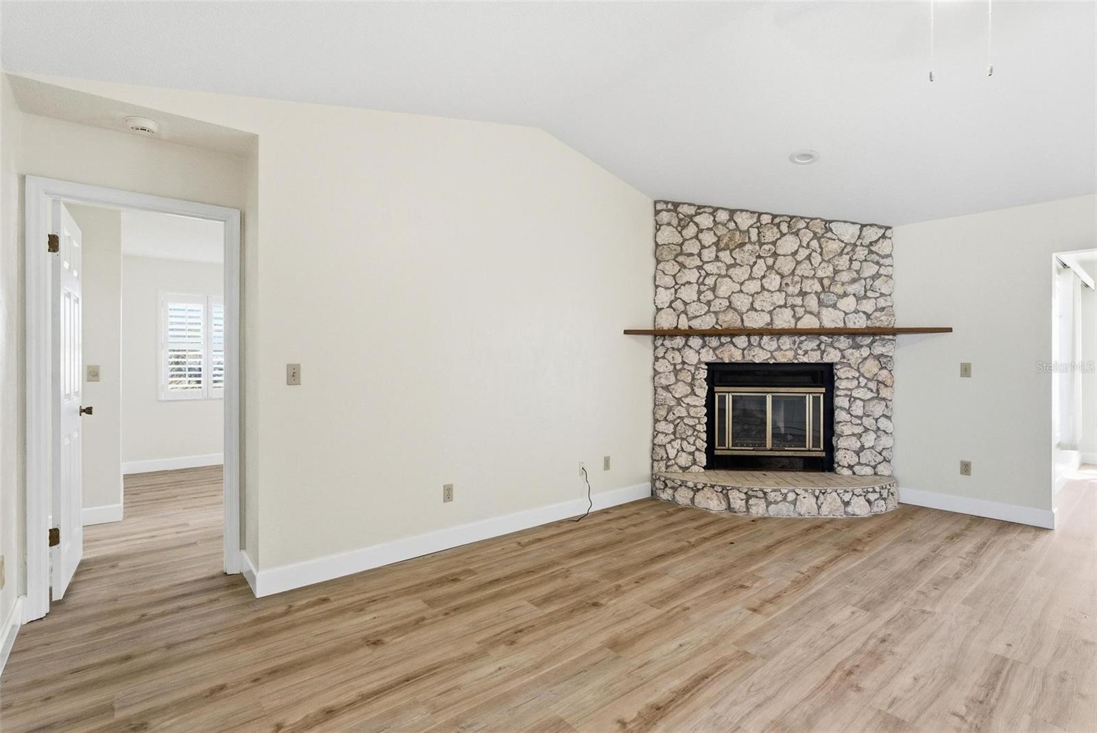 Image 19 of 73 For 33 Sea Harbor