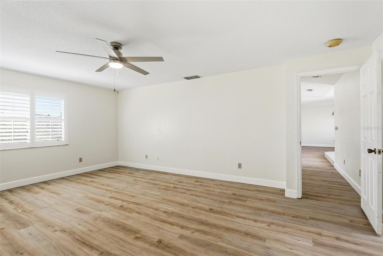 Image 21 of 73 For 33 Sea Harbor