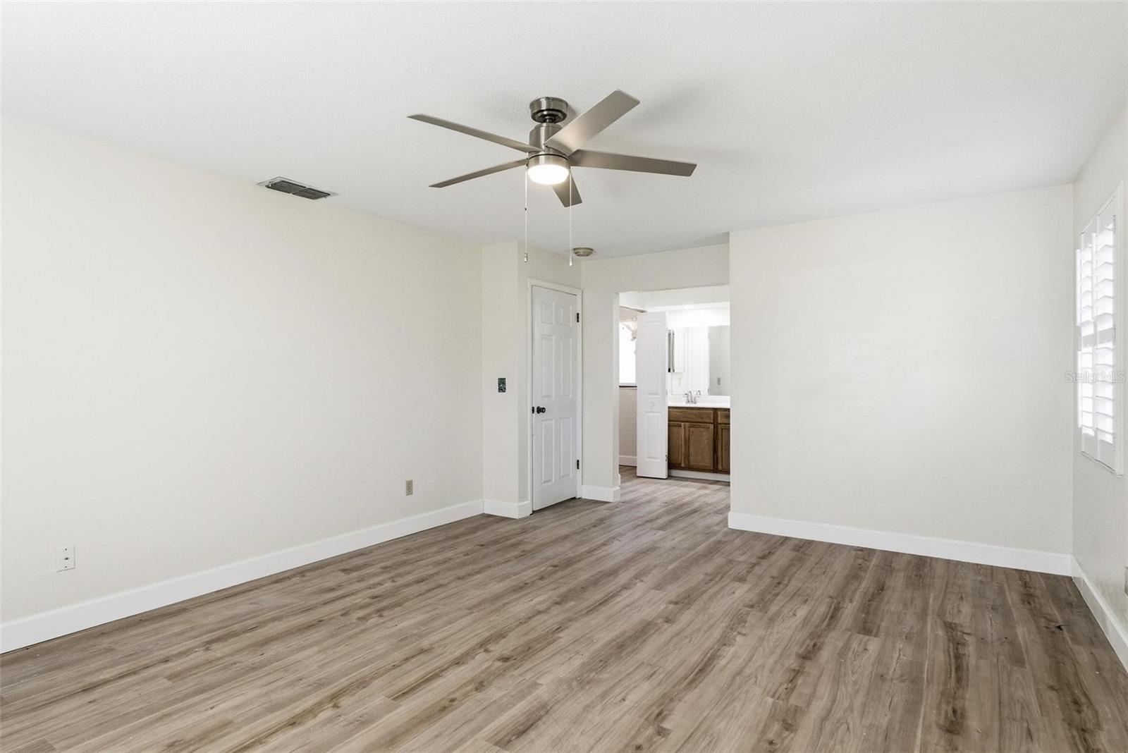 Image 23 of 73 For 33 Sea Harbor