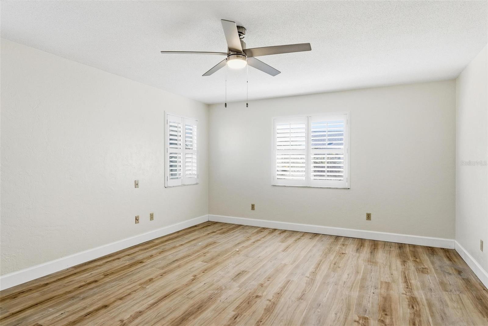 Image 25 of 73 For 33 Sea Harbor