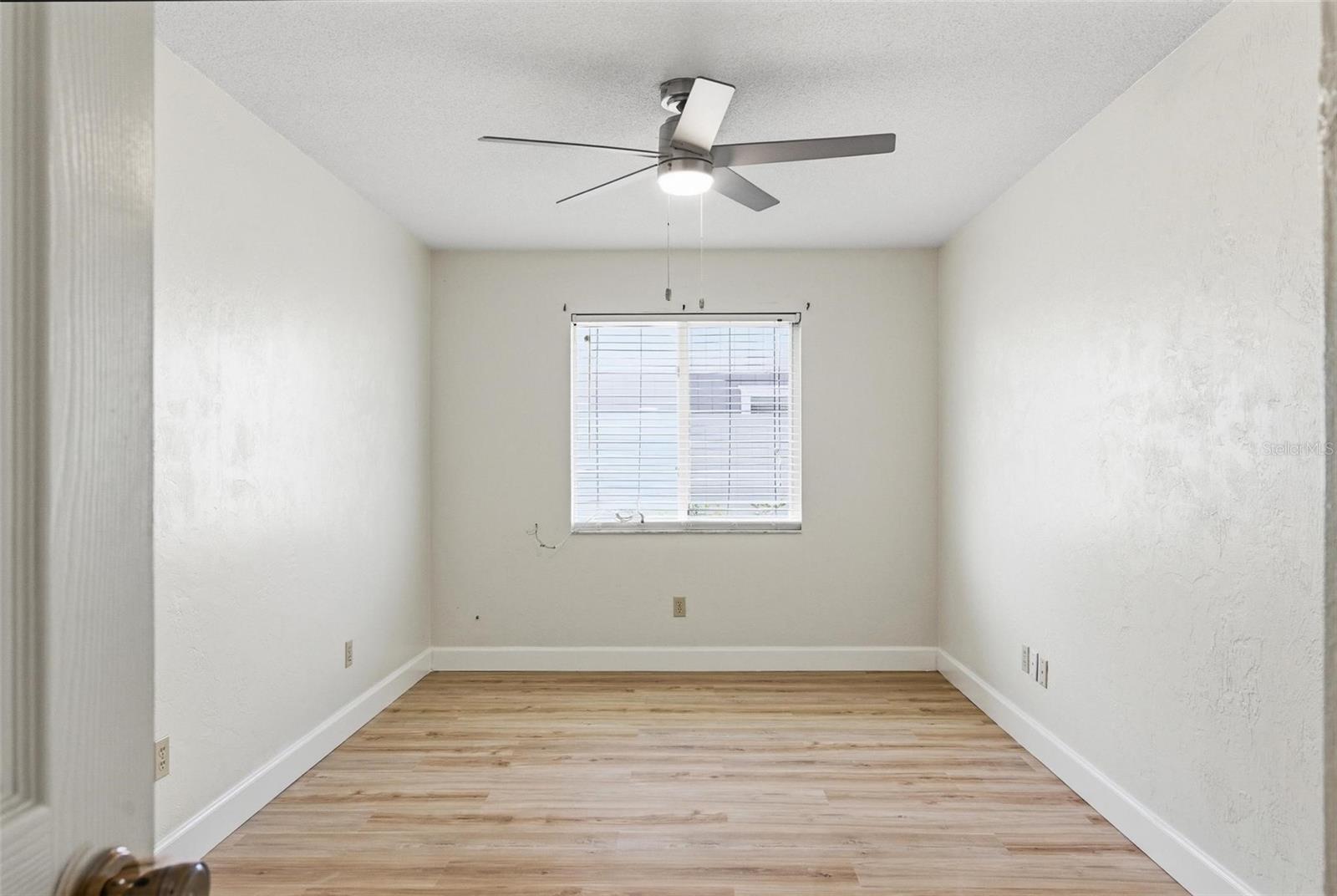 Image 38 of 73 For 33 Sea Harbor