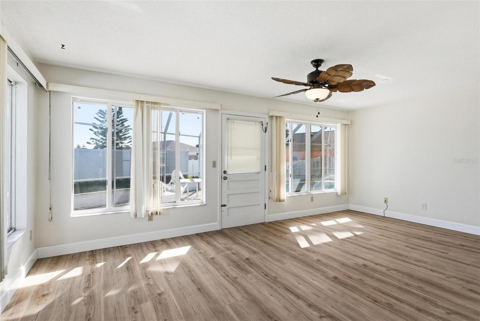 Image 46 of 73 For 33 Sea Harbor