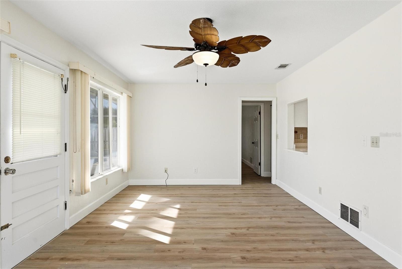 Image 47 of 73 For 33 Sea Harbor