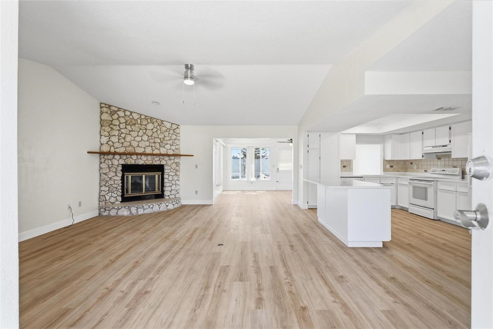 Image 7 of 73 For 33 Sea Harbor