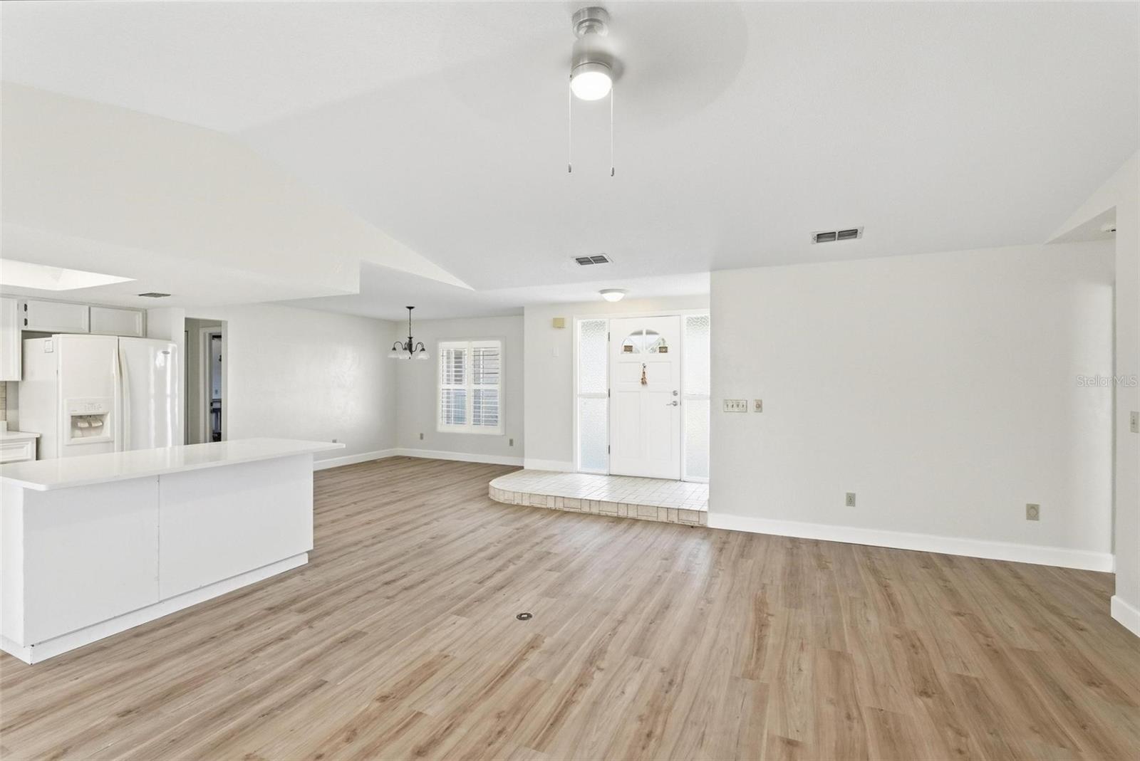 Image 8 of 73 For 33 Sea Harbor