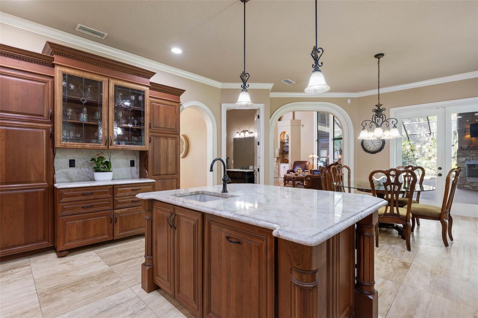 Image 19 of 82 For 40 Whitehall Court