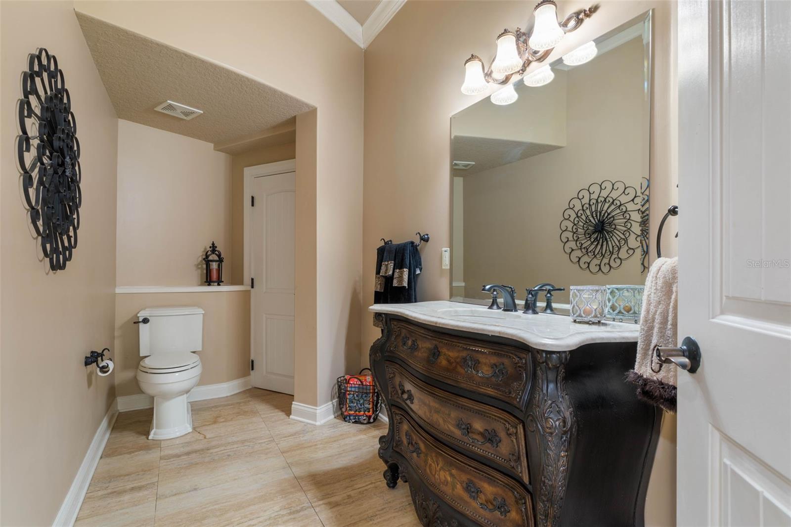 Image 20 of 82 For 40 Whitehall Court