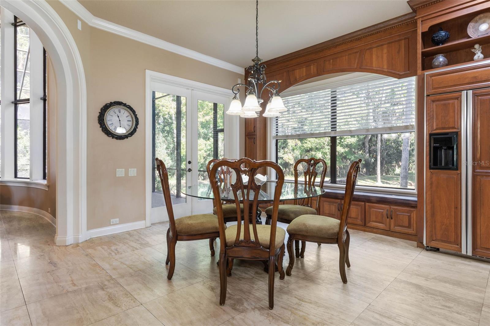 Image 21 of 82 For 40 Whitehall Court