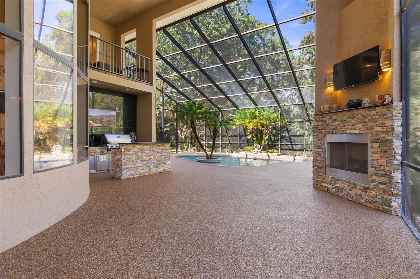 Image 22 of 82 For 40 Whitehall Court