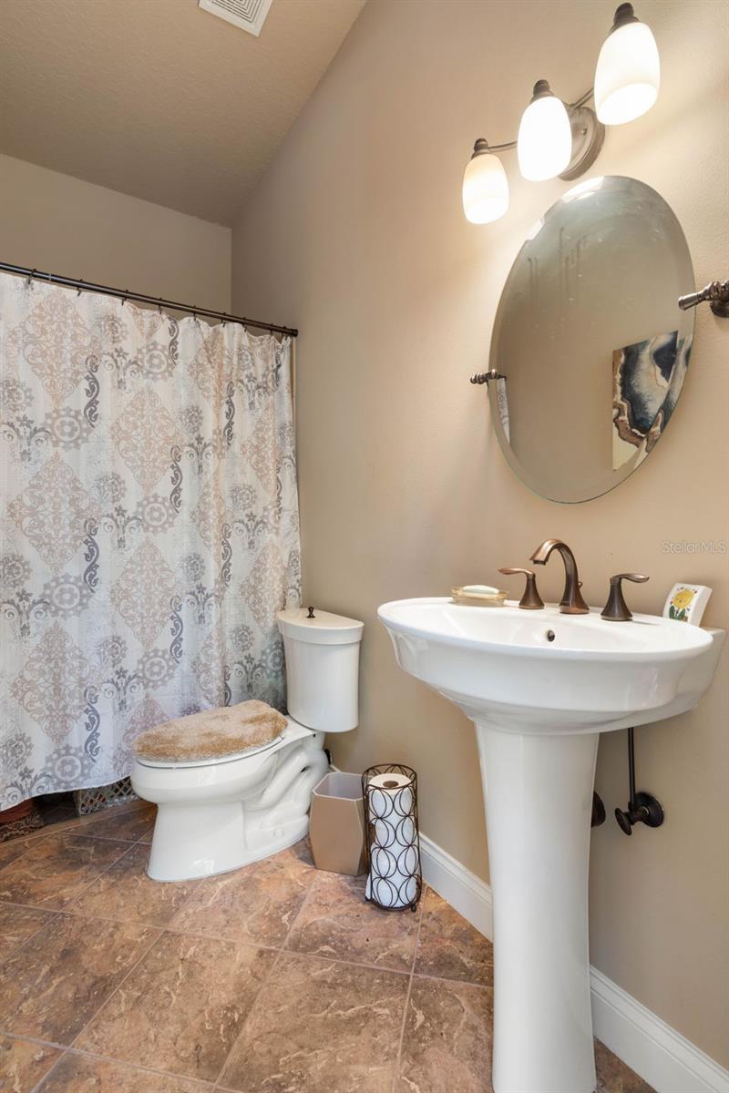 Image 30 of 82 For 40 Whitehall Court