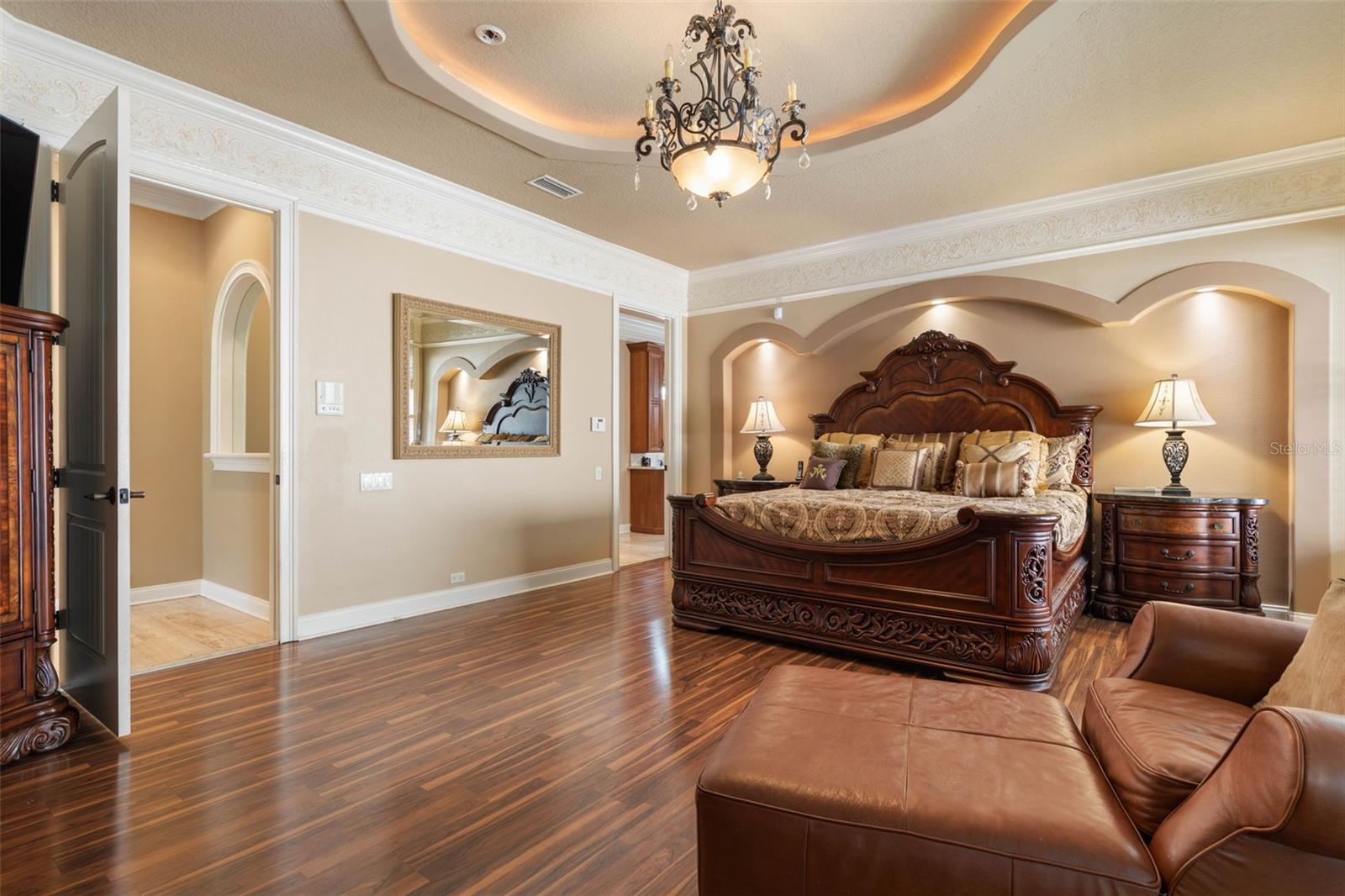 Image 37 of 82 For 40 Whitehall Court