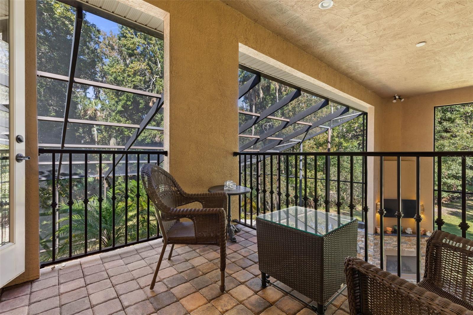 Image 47 of 82 For 40 Whitehall Court