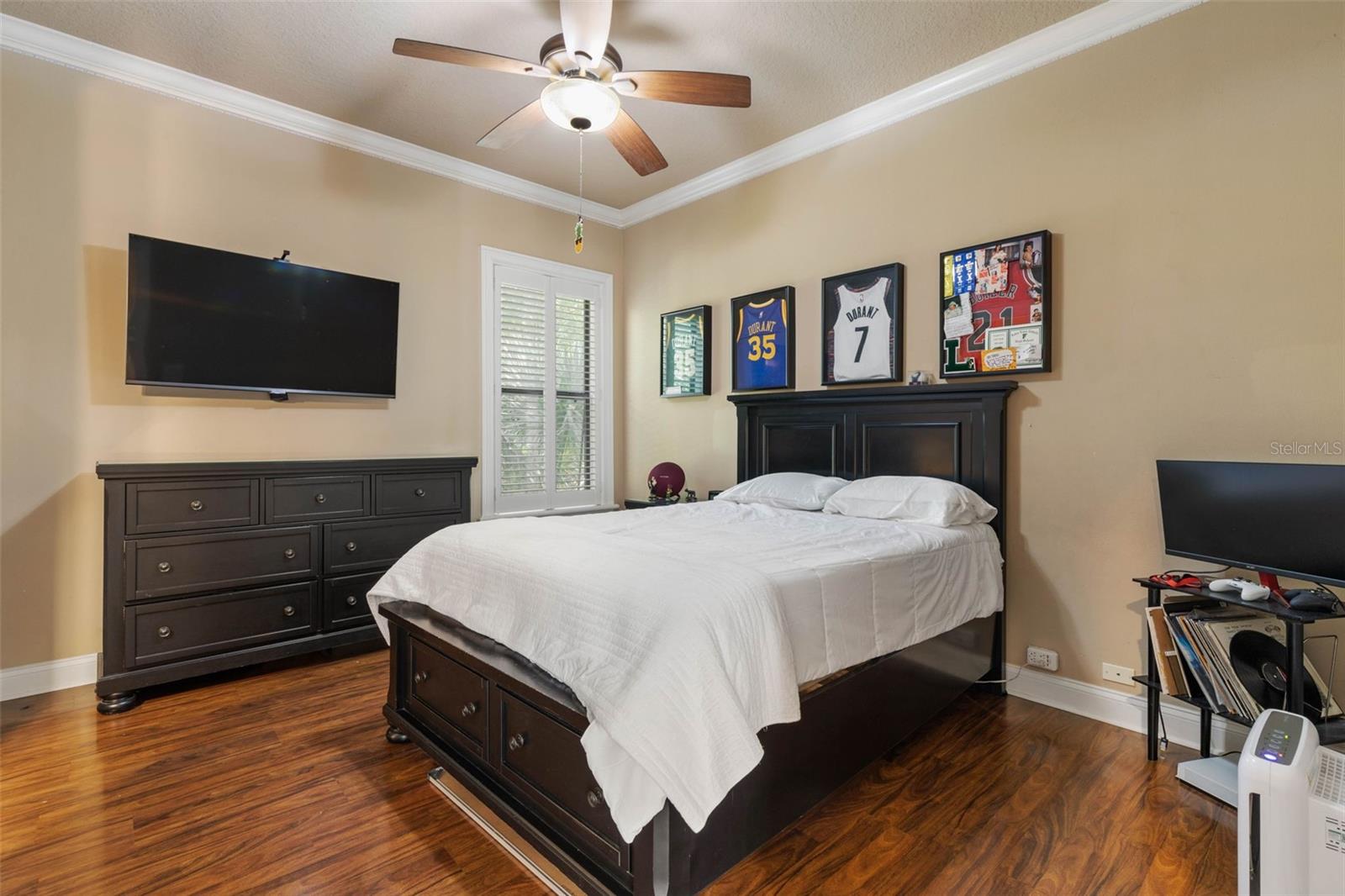 Image 55 of 82 For 40 Whitehall Court