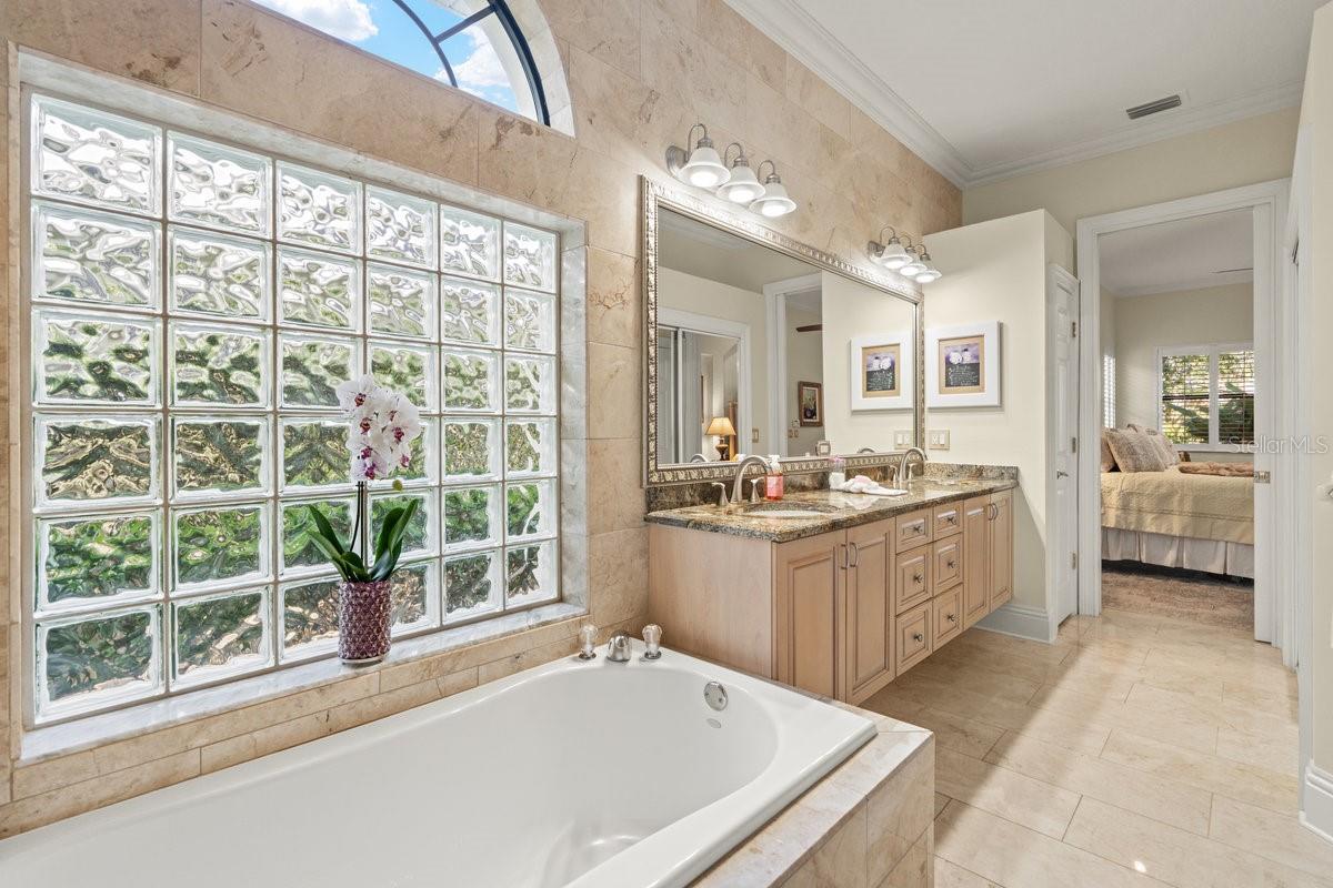 Image 34 of 78 For 19 Front Street