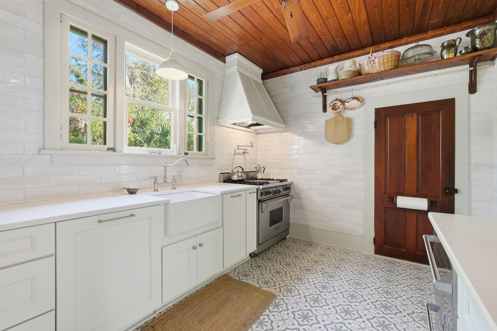 Image 49 of 100 For 266 Drayton Island Road