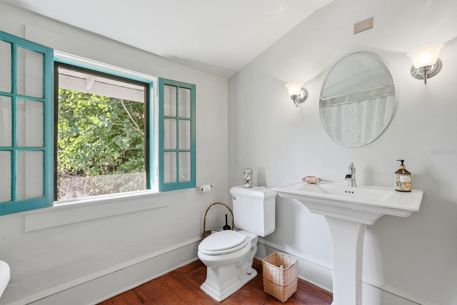 Image 71 of 100 For 266 Drayton Island Road