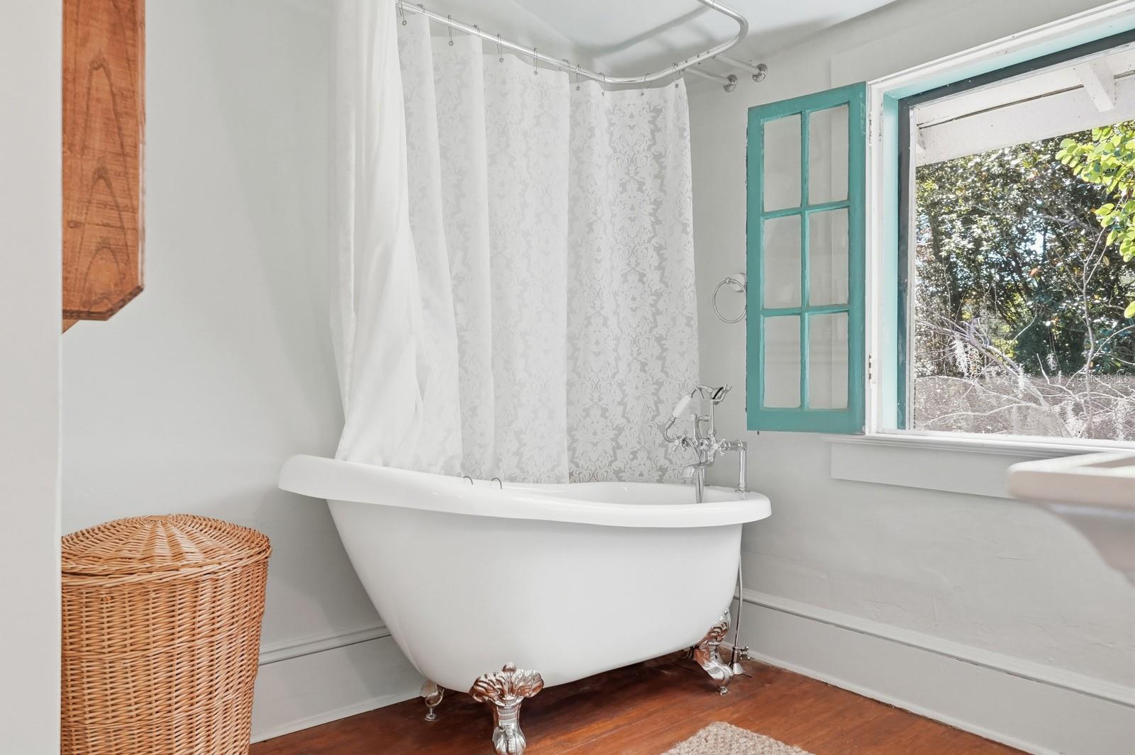 Image 72 of 100 For 266 Drayton Island Road