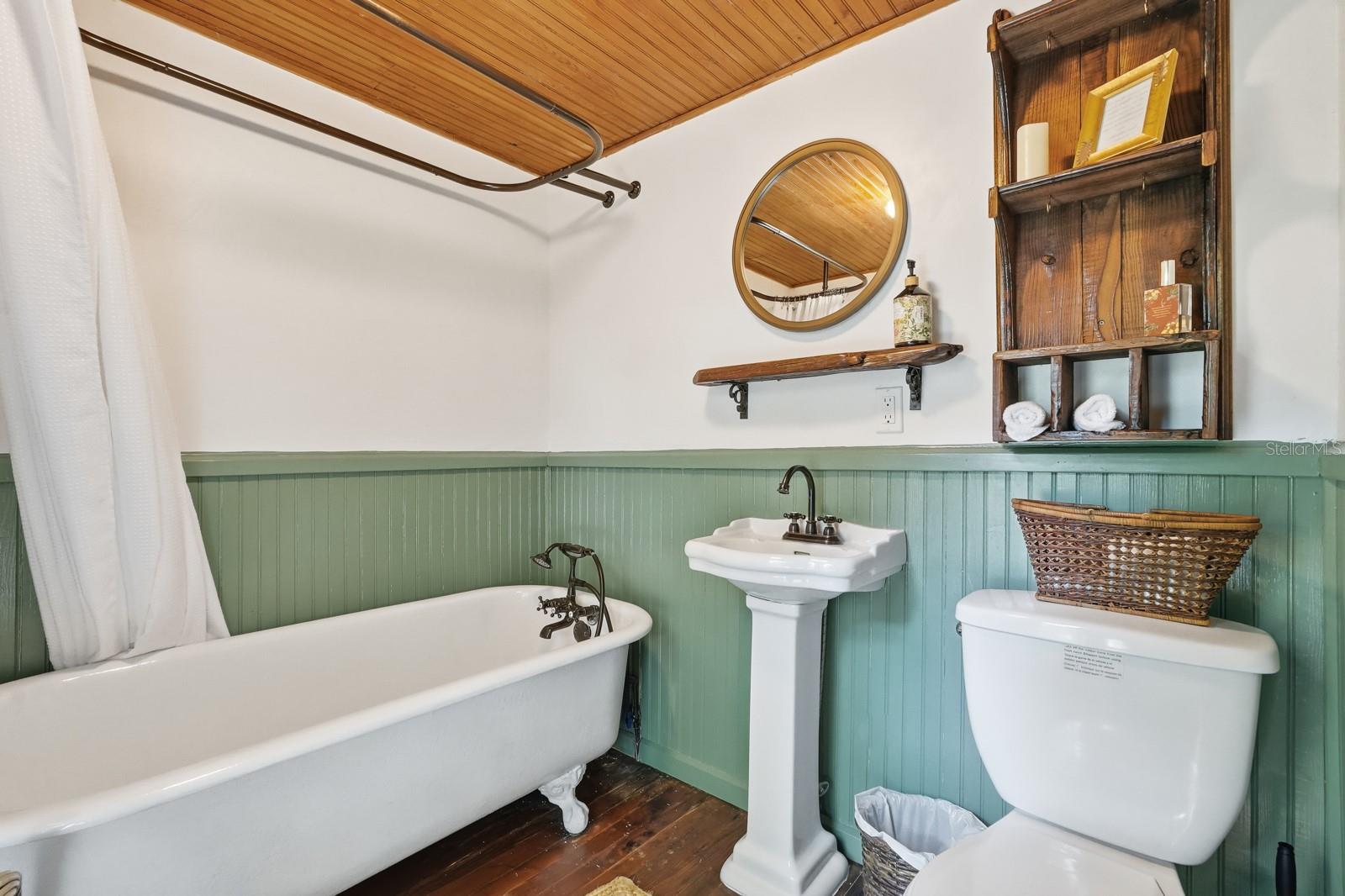 Image 85 of 100 For 266 Drayton Island Road