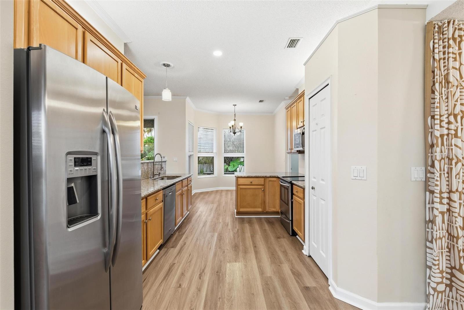 Image 24 of 66 For 7 Deerwood Street