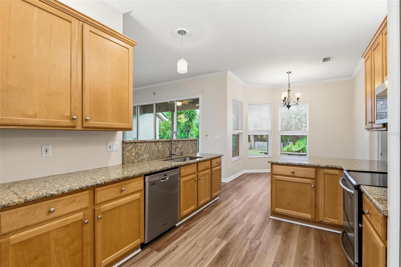 Image 25 of 66 For 7 Deerwood Street