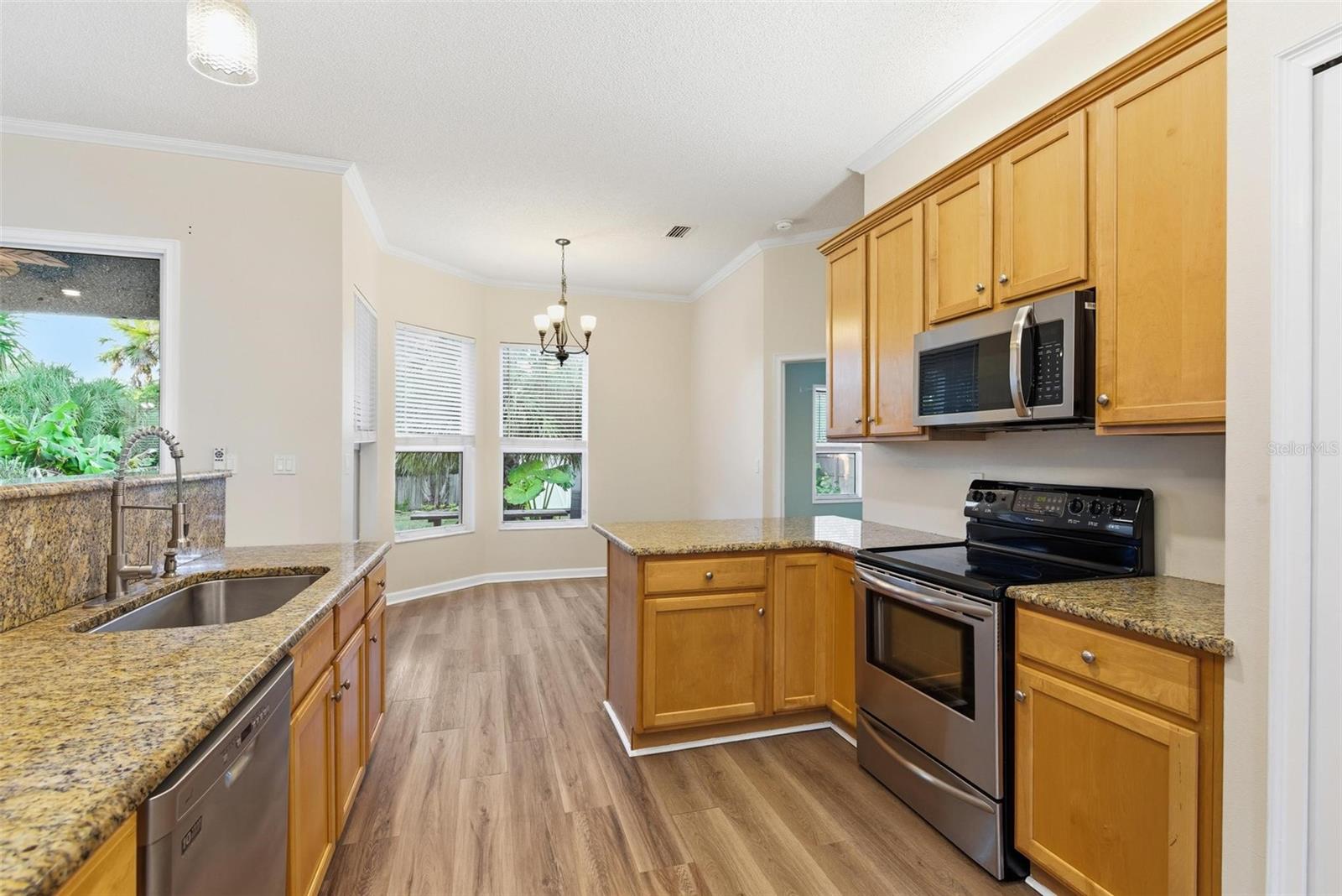 Image 26 of 66 For 7 Deerwood Street