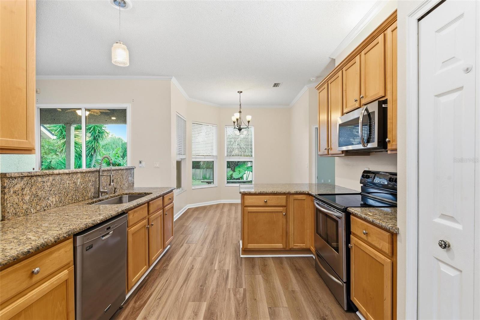 Image 27 of 66 For 7 Deerwood Street