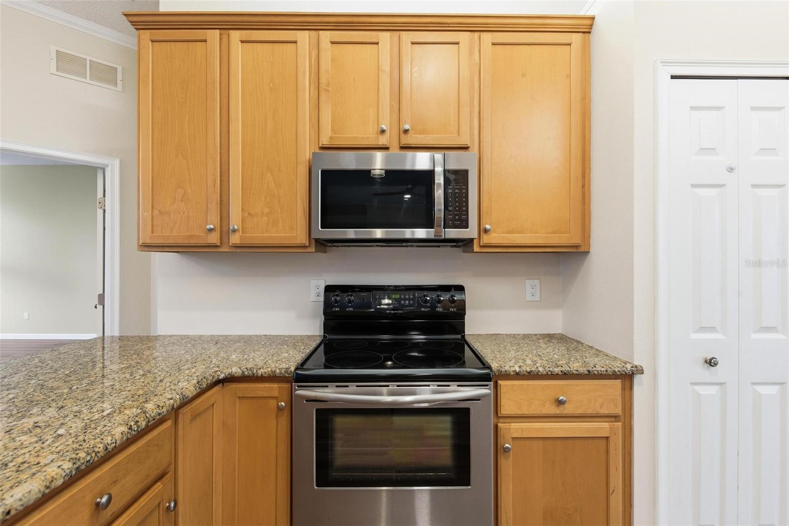 Image 30 of 66 For 7 Deerwood Street