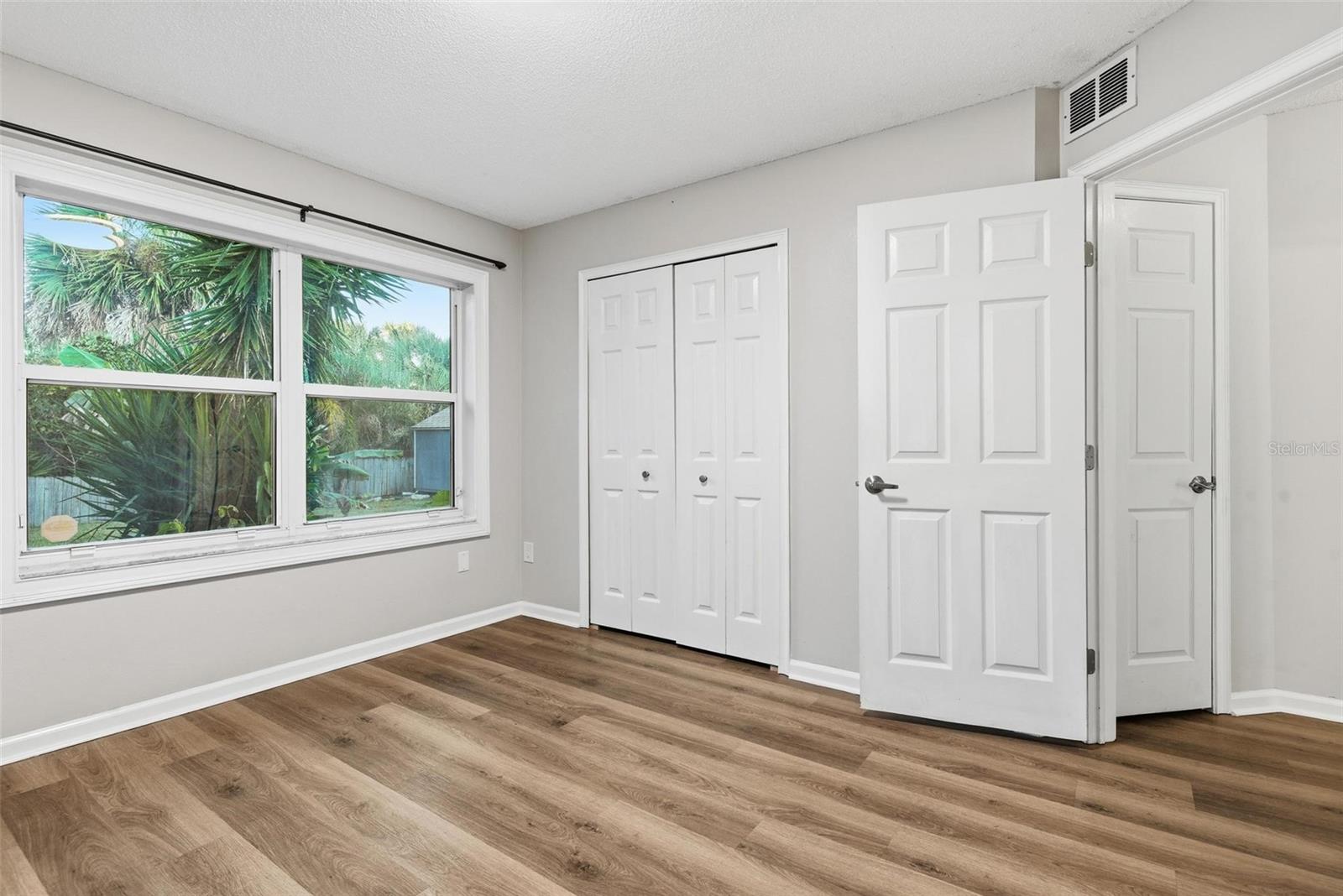 Image 32 of 66 For 7 Deerwood Street