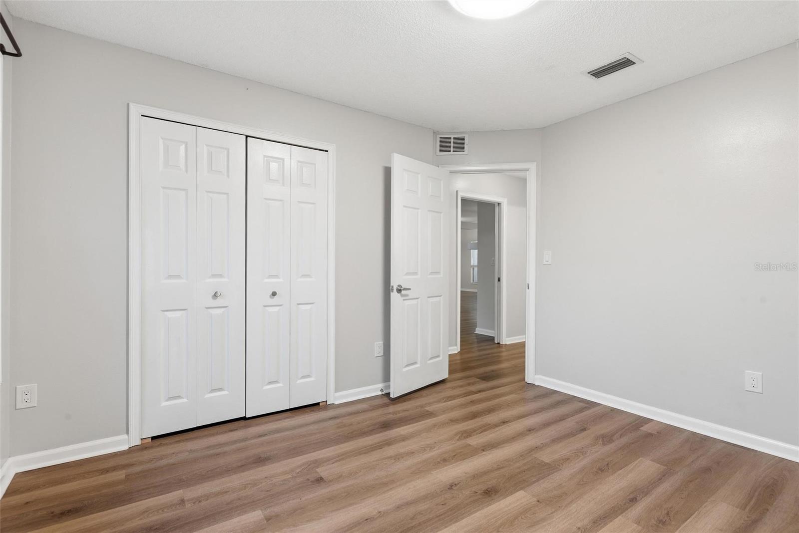 Image 33 of 66 For 7 Deerwood Street