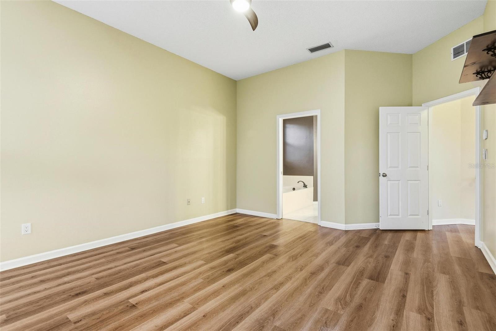 Image 40 of 66 For 7 Deerwood Street