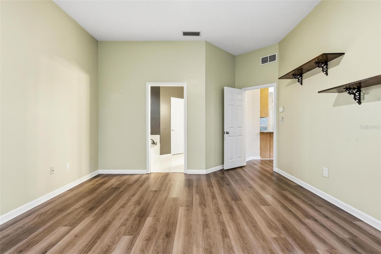 Image 42 of 66 For 7 Deerwood Street