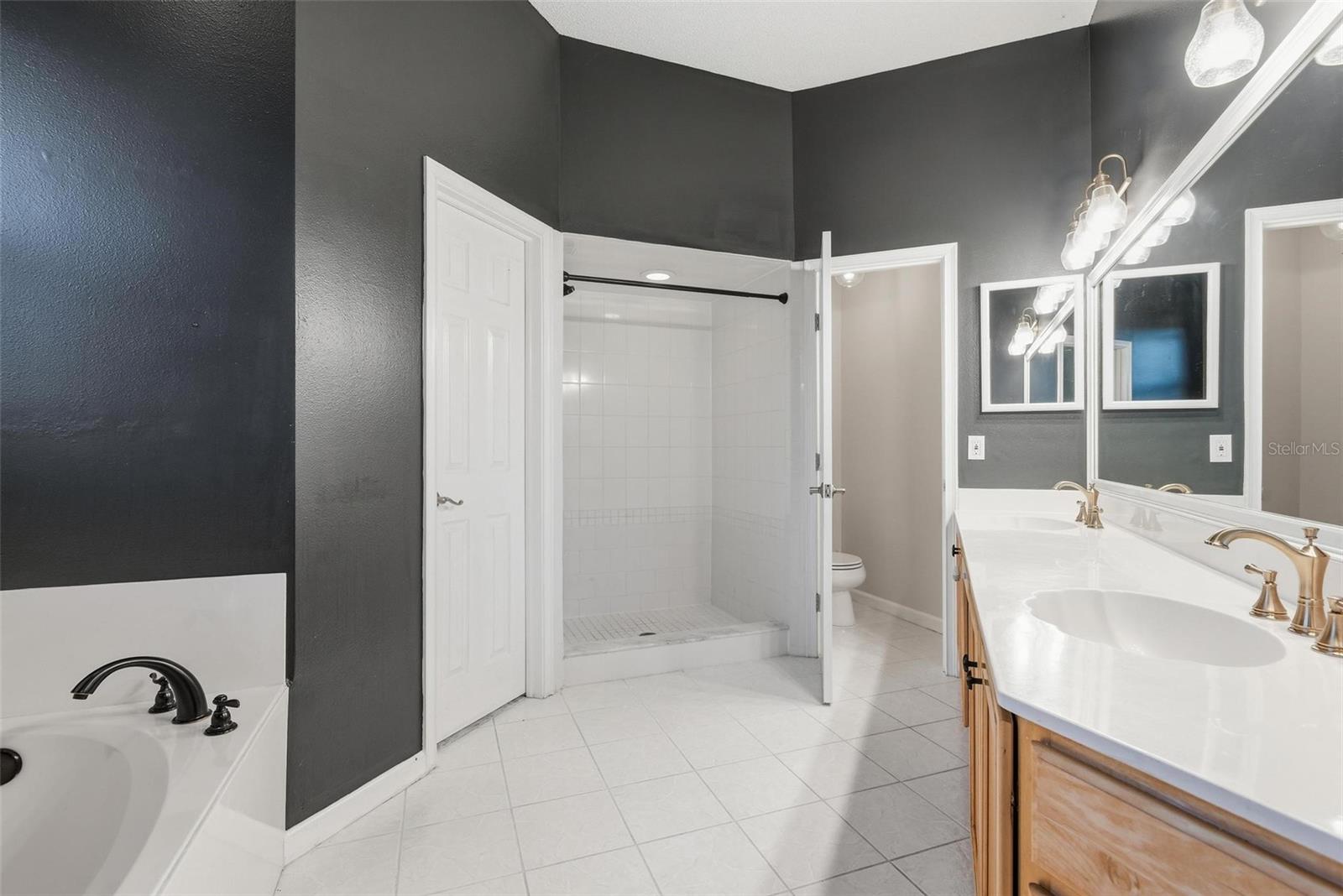 Image 43 of 66 For 7 Deerwood Street