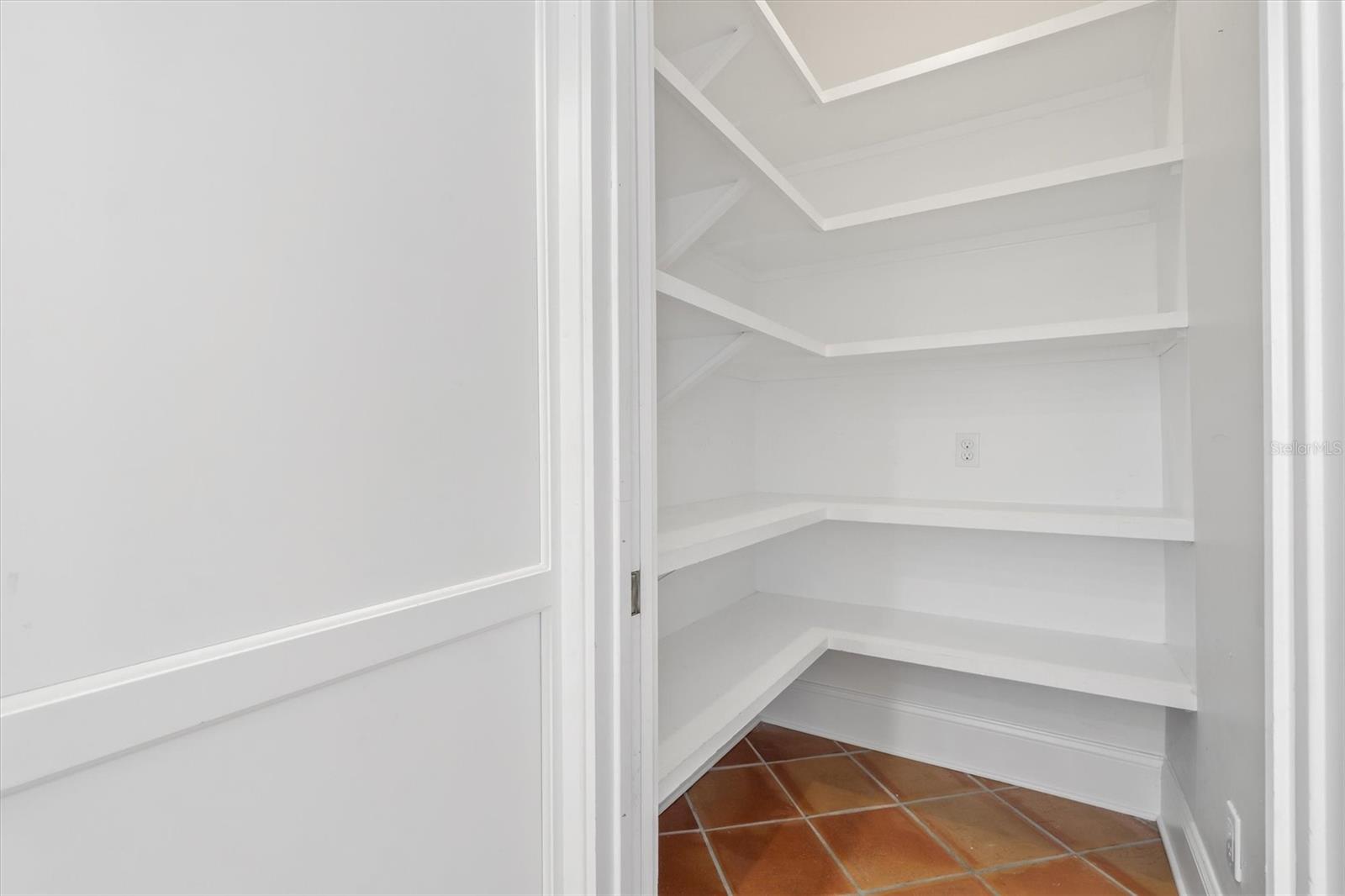 Image 30 of 87 For 31 Cincinnati Avenue