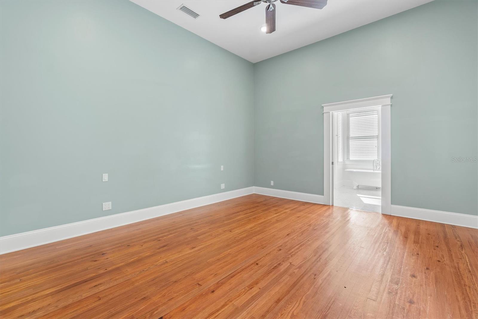 Image 40 of 87 For 31 Cincinnati Avenue