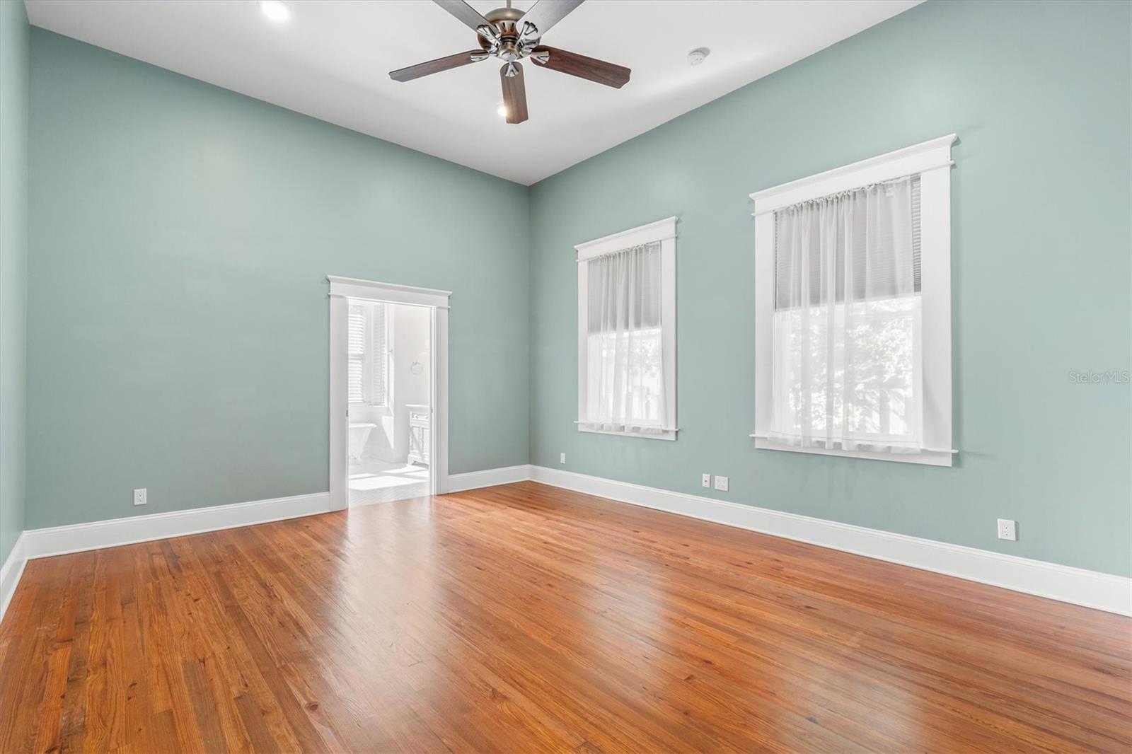 Image 42 of 87 For 31 Cincinnati Avenue