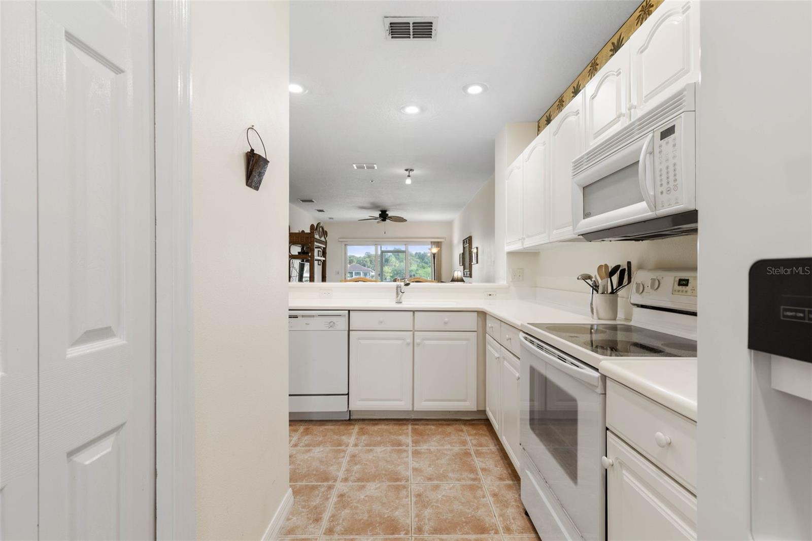 Image 15 of 58 For 600 Canopy Walk Lane 613