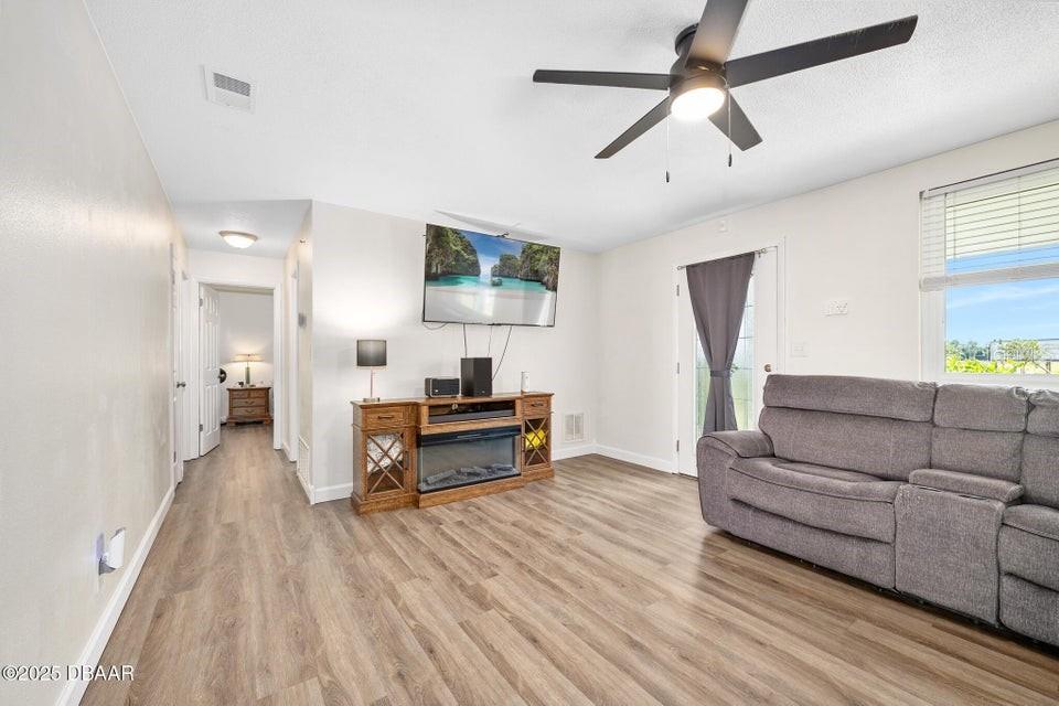 Image 13 of 34 For 1448 Flomich Street