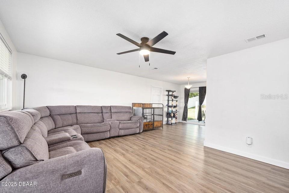 Image 4 of 34 For 1448 Flomich Street