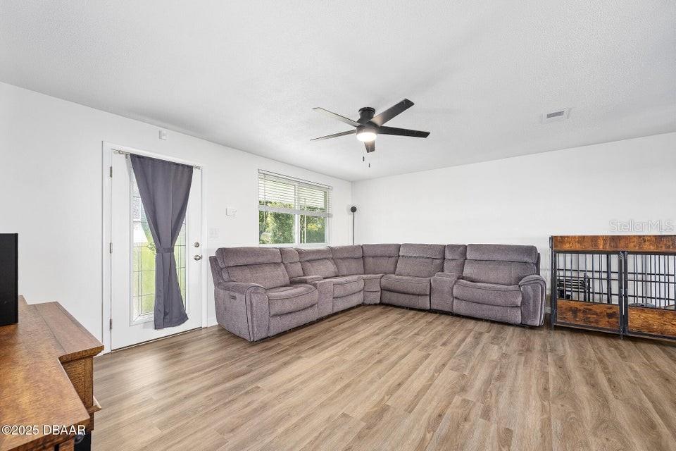 Image 5 of 34 For 1448 Flomich Street