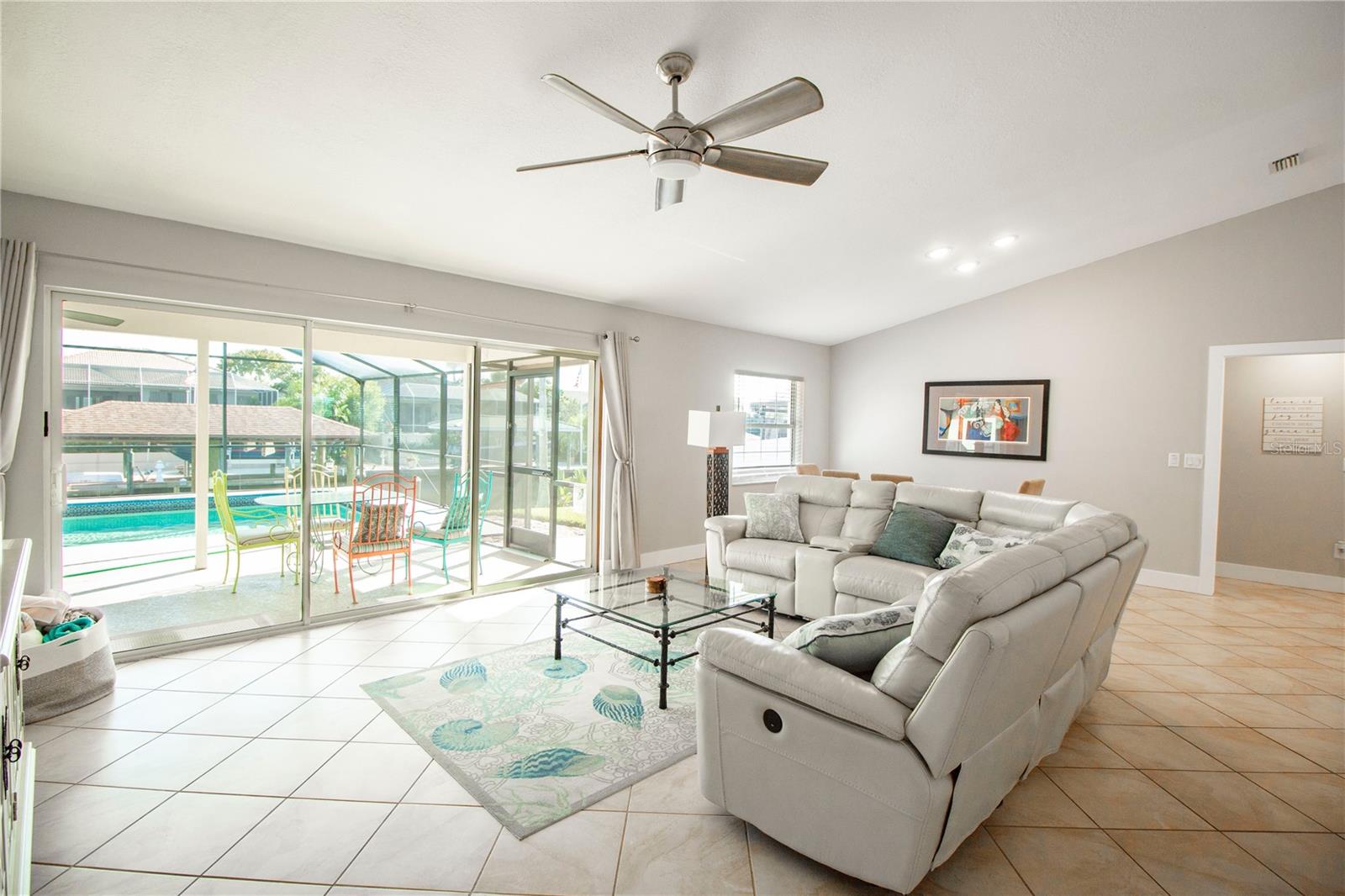 Image 15 of 26 For 20 Coconut Court