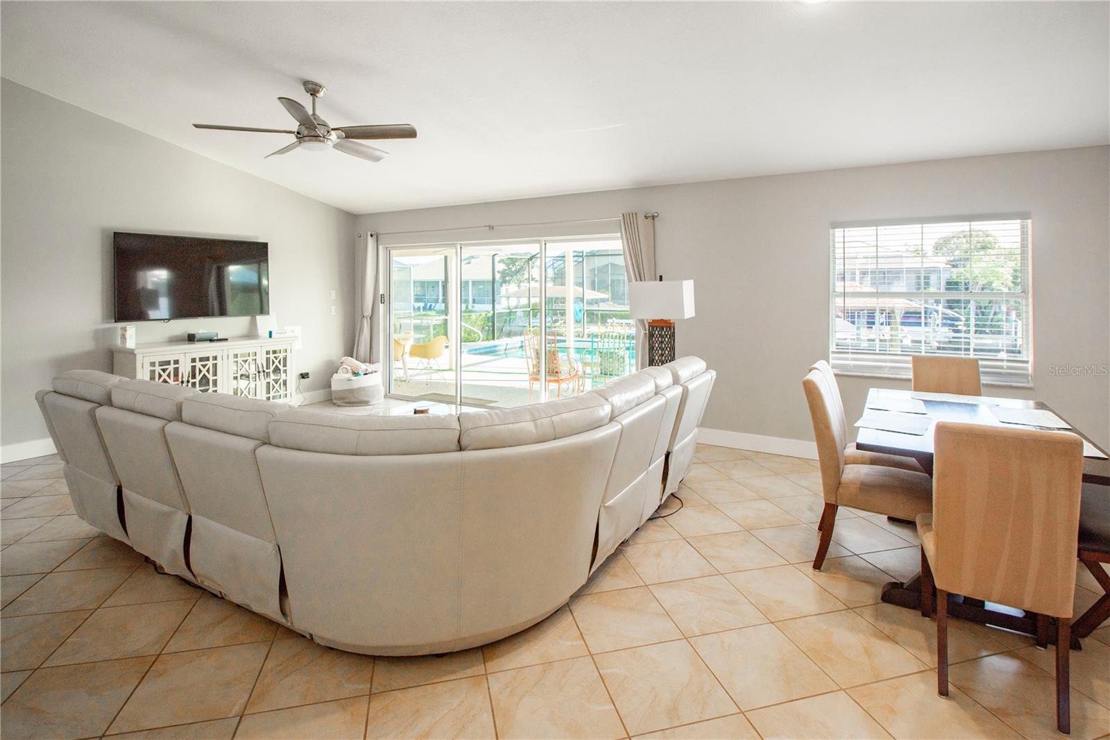 Image 17 of 26 For 20 Coconut Court