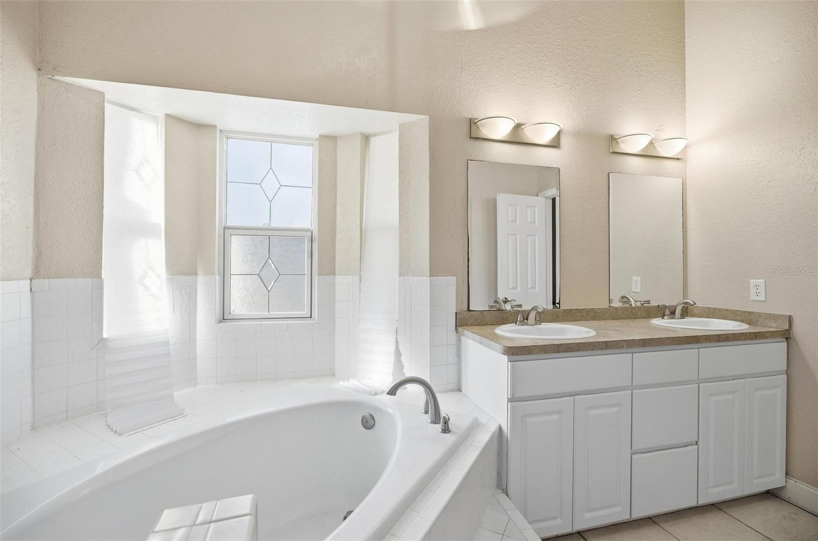 Image 29 of 56 For 5068 Greylock Court