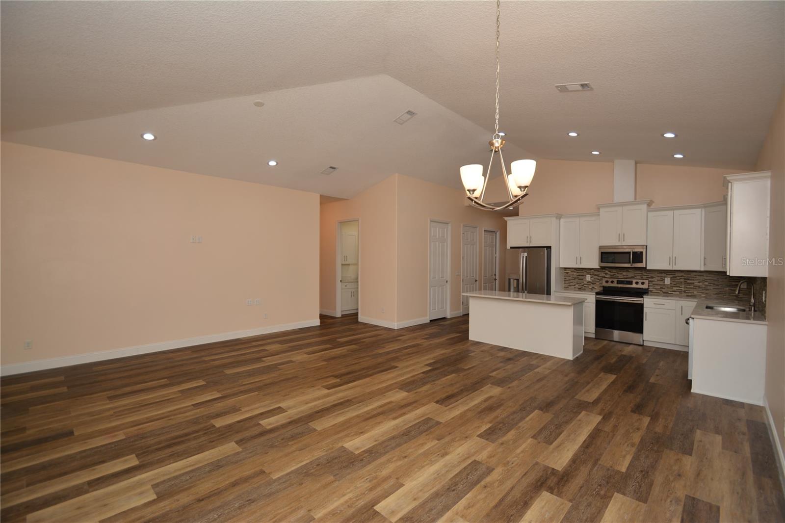 Image 10 of 35 For 61 Green Circle