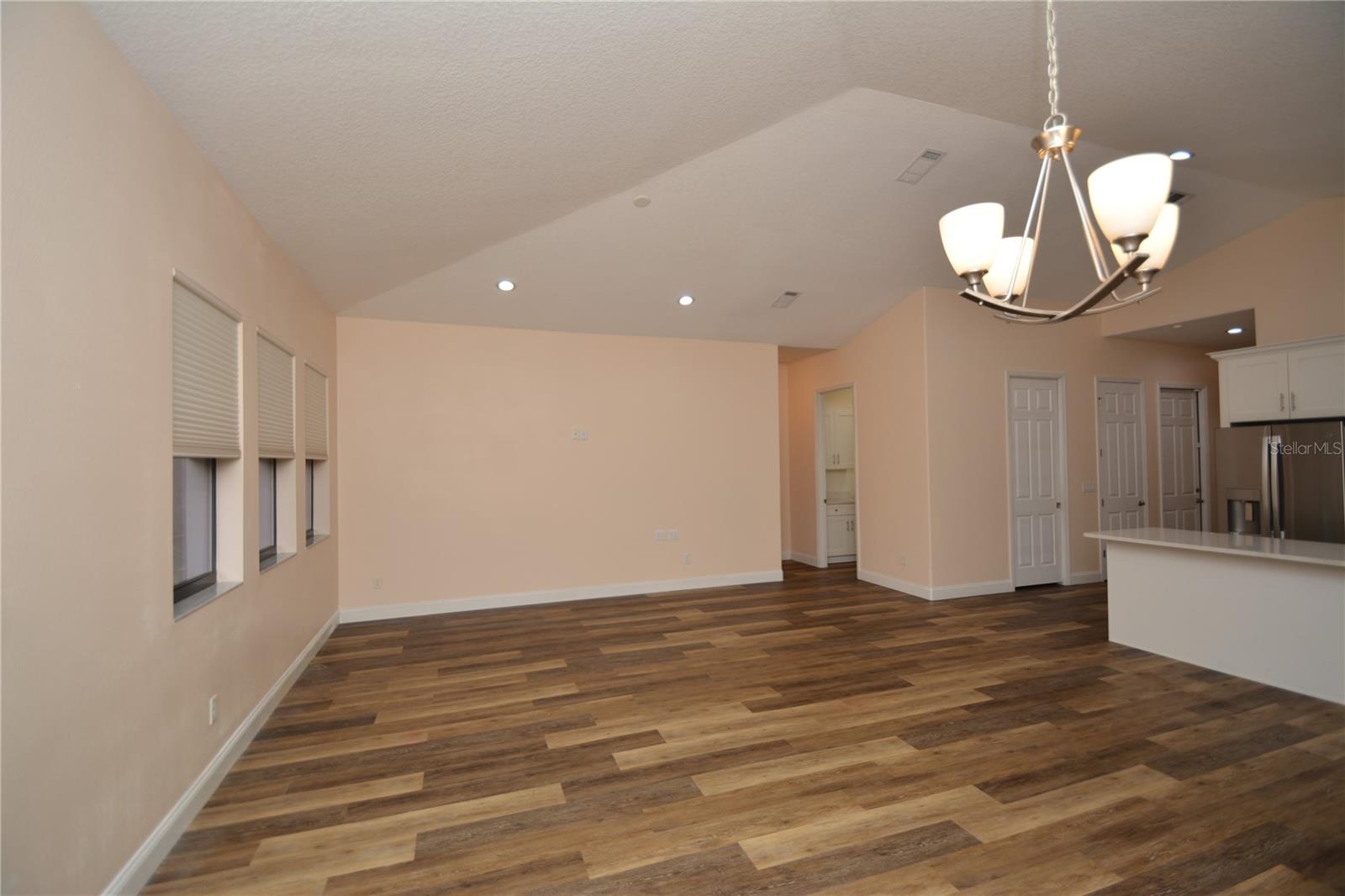 Image 11 of 35 For 61 Green Circle