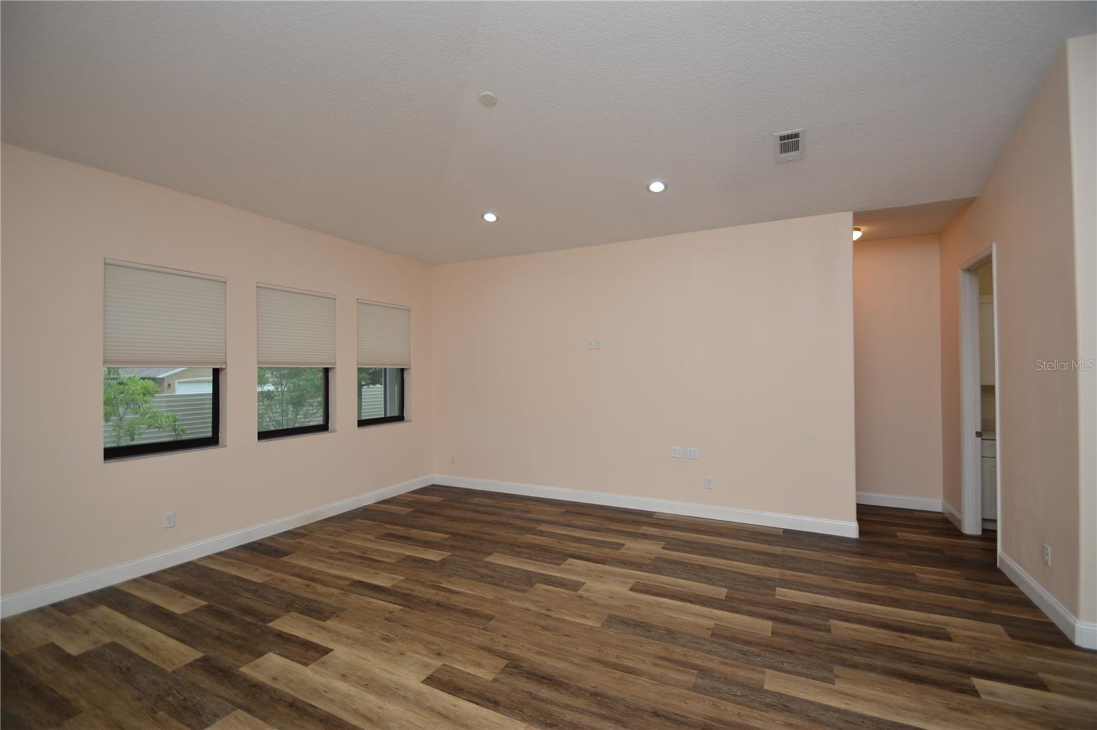 Image 12 of 35 For 61 Green Circle