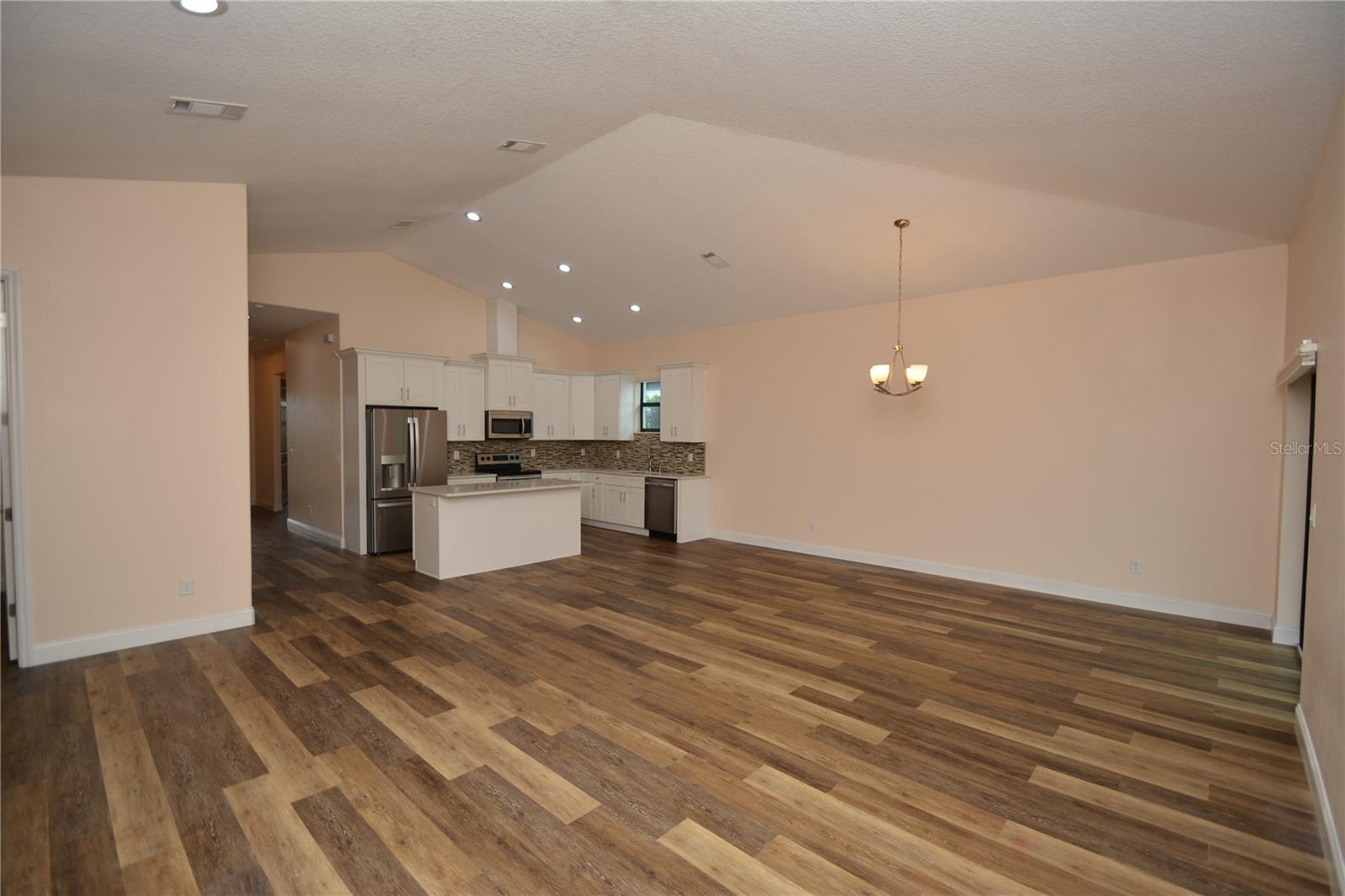 Image 13 of 35 For 61 Green Circle