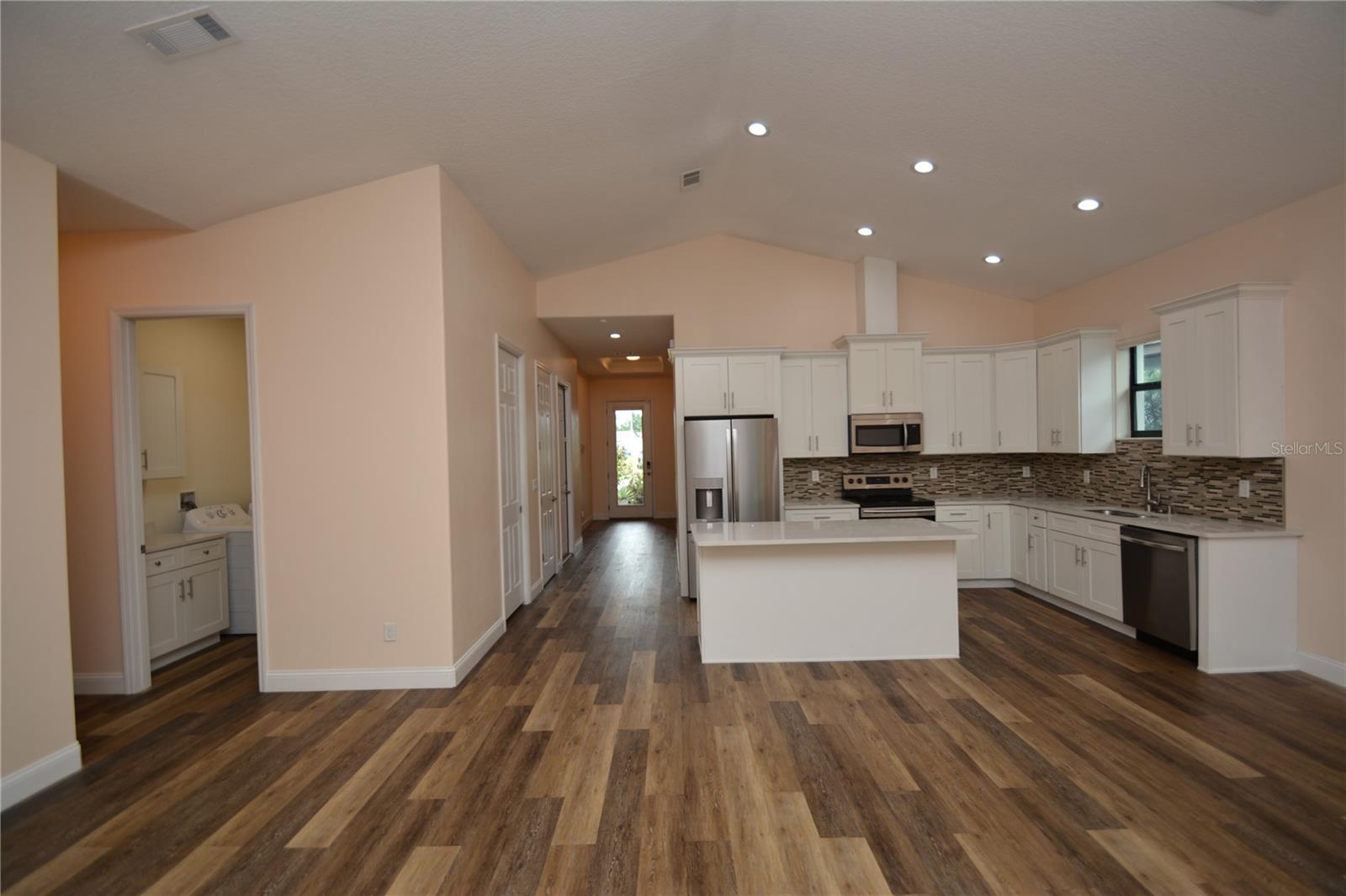 Image 2 of 35 For 61 Green Circle